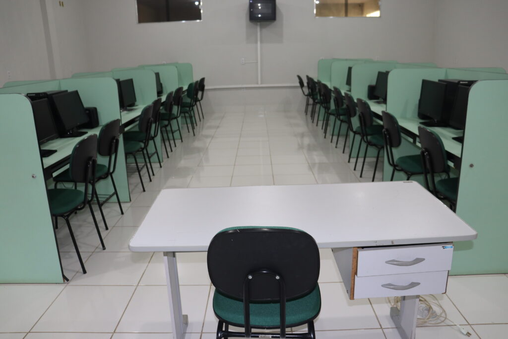 Laboratório de Informática — vista da sala