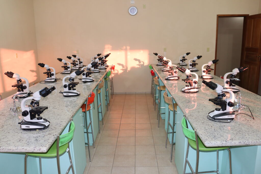 Laboratório de Microscopia — vista do ambiente
